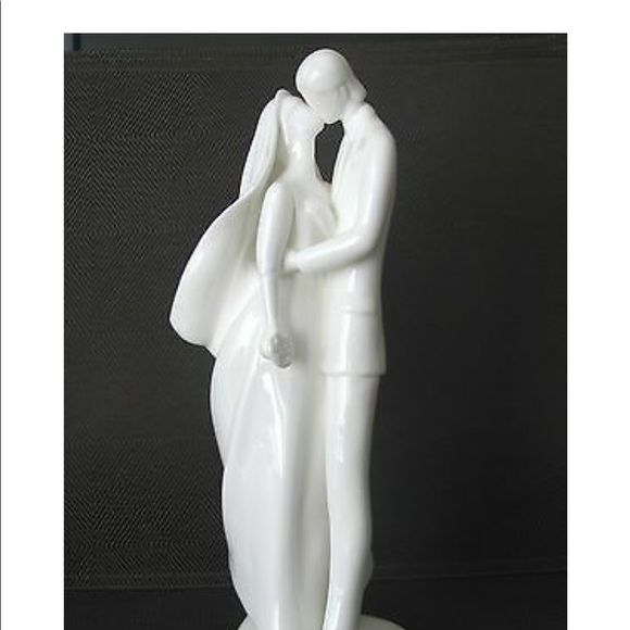 Royal Doulton Wedding Day Figurine Bone China - Picture 7 of 16